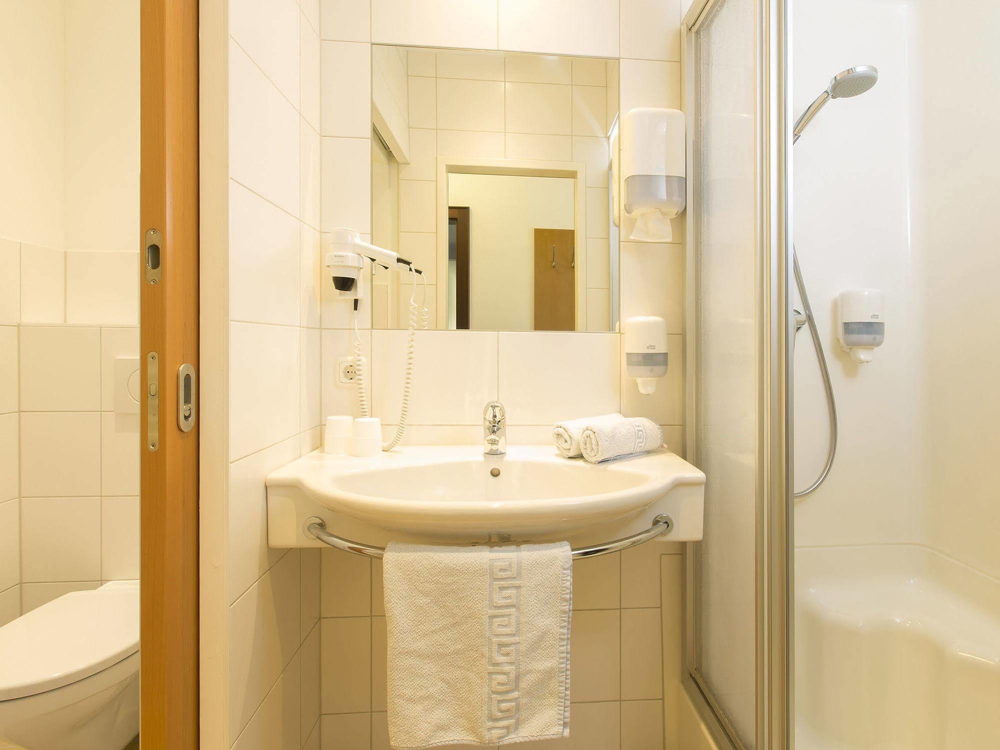 Hotel Gasthof Stefansbruecke Mutters Екстер'єр фото